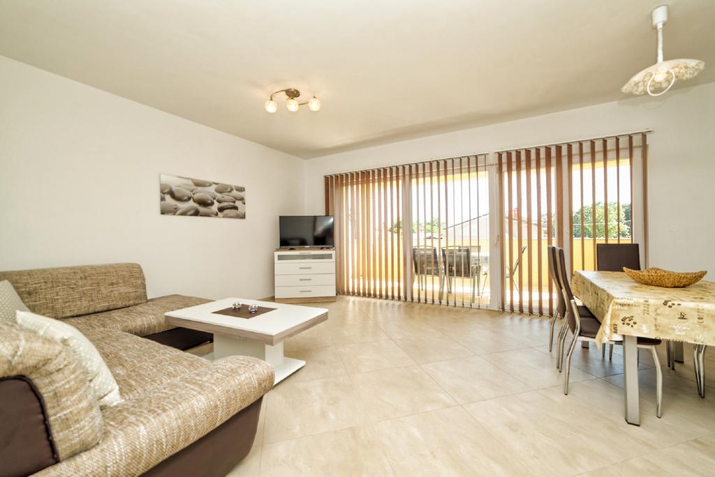 Apartment Una Pula Exterior photo