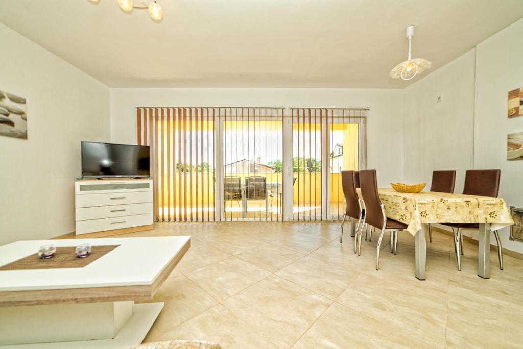 Apartment Una Pula Exterior photo